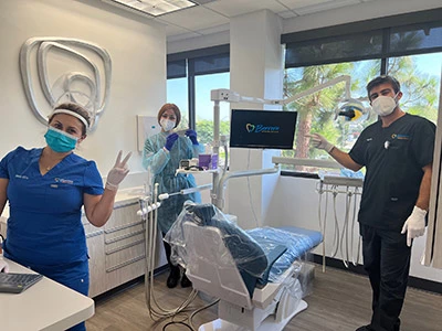 Barrera Advanced Dentistry staff wearing masks and posing for camera